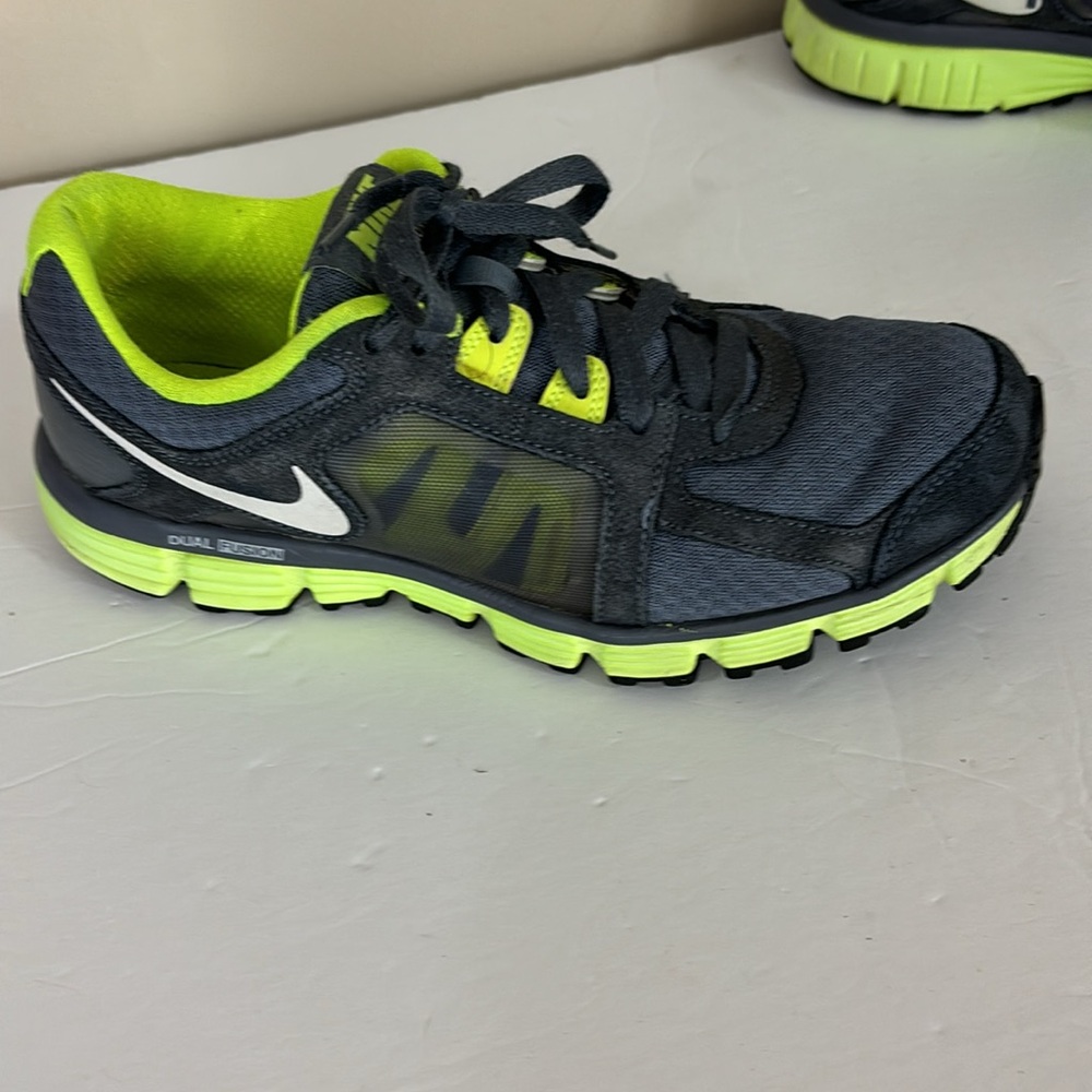 Nike Dual Fusion ST2 Women’s Athletic Running Shoe Size 9